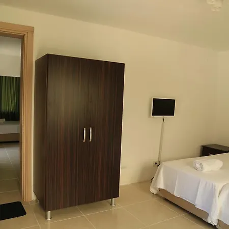 Hane 229 Surfers Homestay